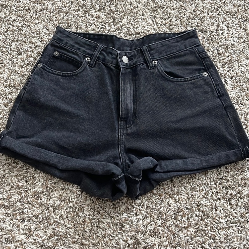 Dr. Denim Jenn roll hem high waisted shorts - distressed black, size 27